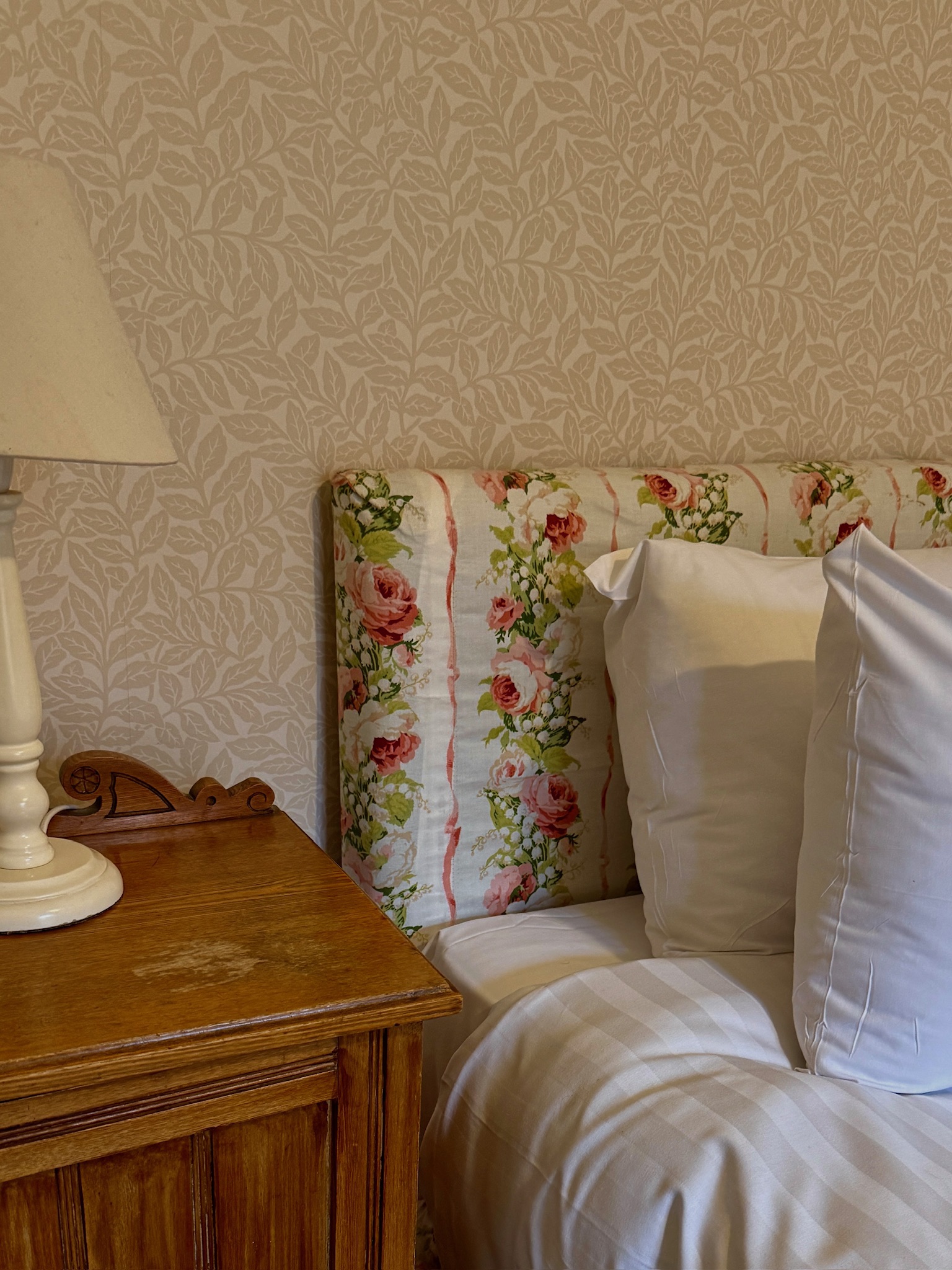 Chambre double rose & Salle de bain privée